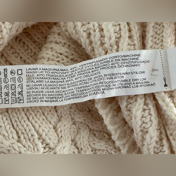 ⭐️Like New⭐️ Zara: Women’s Cable Knit Sweater- Size Medium - Picture 9 of 9